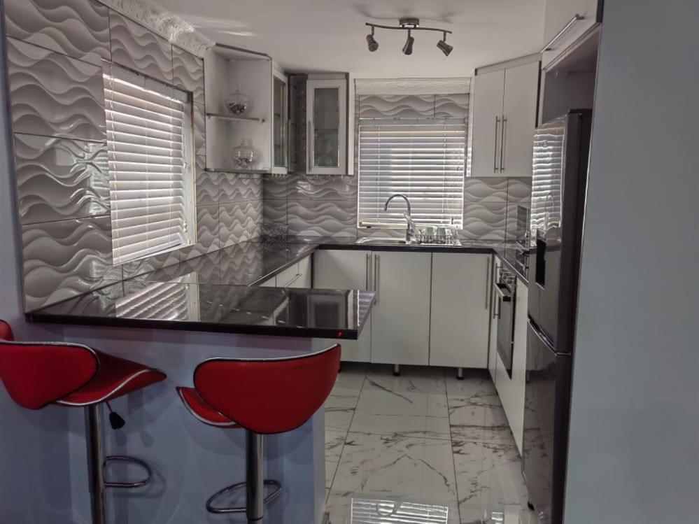 Obaa Sima Guest House Мтхатха Екстериор снимка